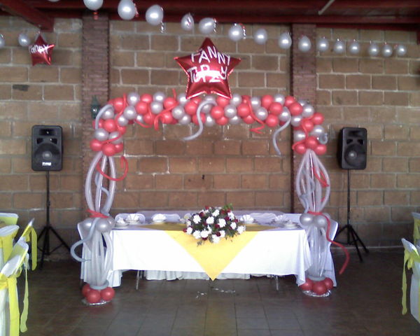 $1000.00 arco con globos nacarado